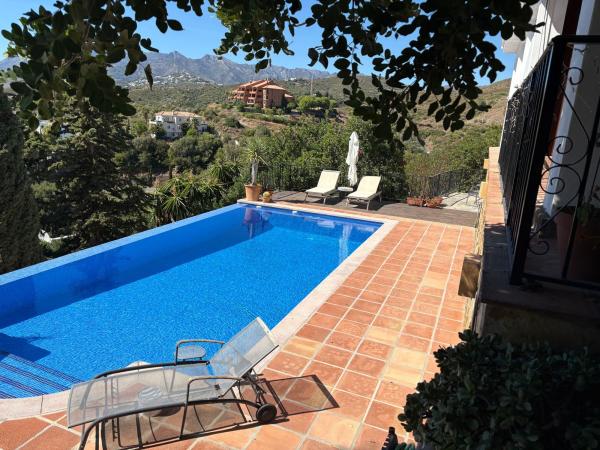 Casa o chalet independiente en Los Algarrobos-El Rosario, El Rosario-Ricmar, Marbella thumbnail 3