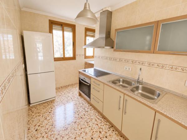 Venta de piso en Piso en Avenida Gregorio de Diego, Puerta Blanca - Almudena, Málaga, Málaga
 photo 2