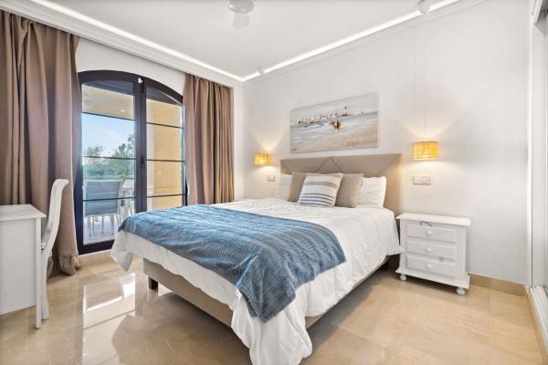 Venta de piso en Piso en Torre Esteril s/n, Los Arqueros-Puerto del Almendro, Benahavís, Benahavís
 photo 4