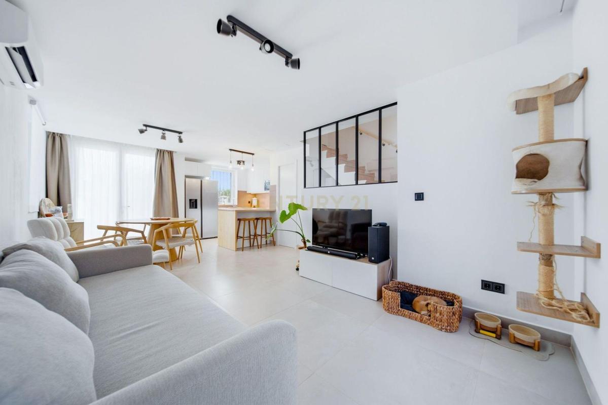 Properties for sale and rent in Spain photo 3