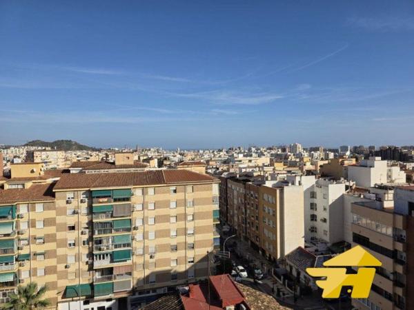 Продажа квартиры на Piso en Camino de Suárez, Victoria Eugenia, Málaga, Малага
thumbnail 2