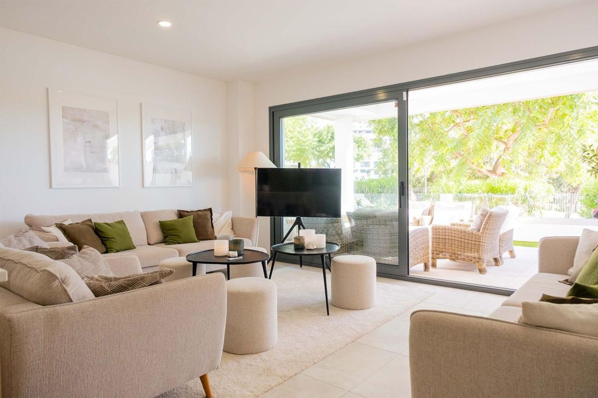 Sale of apartment in Piso en Calle Polonia, Huerta Nueva, Estepona, Estepona
 photo 2