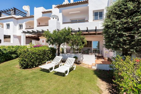 Chalet adosado en Aloha, Marbella photo 1