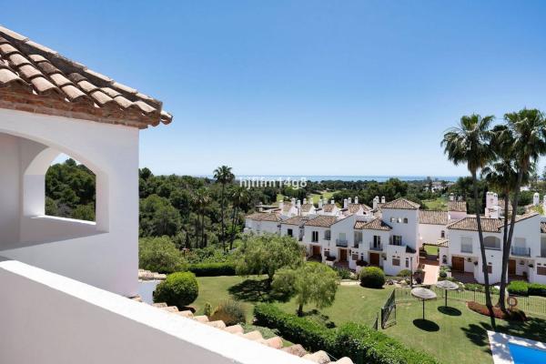 Chalet adosado en Aloha, Marbella thumbnail 2