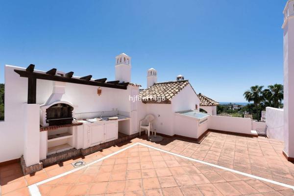 Chalet adosado en Aloha, Marbella thumbnail 3