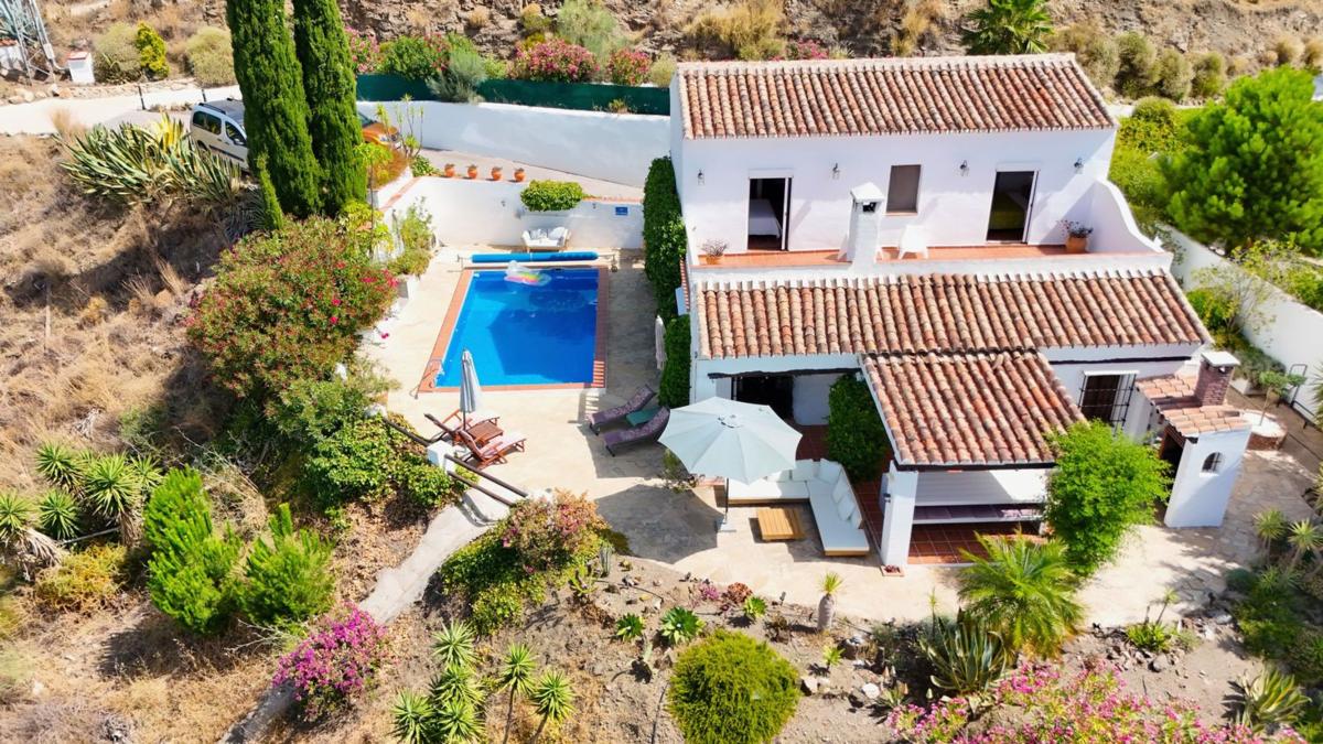 Properties for sale and rent in Spain photo 2