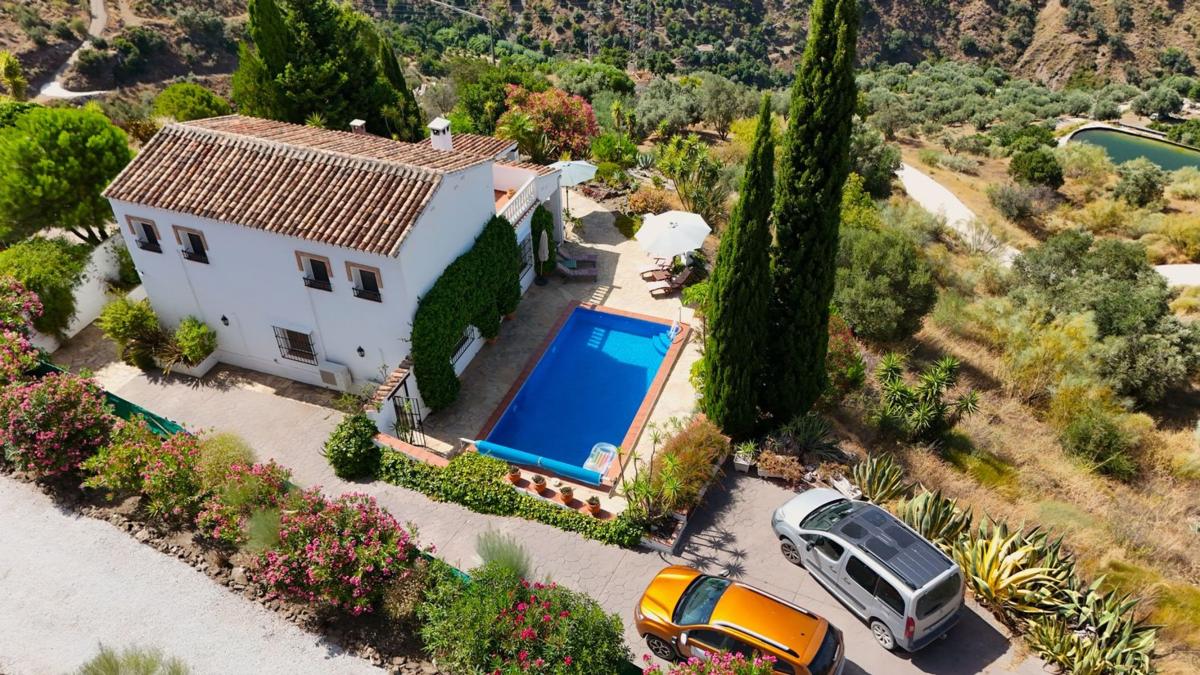 Properties for sale and rent in Spain photo 4