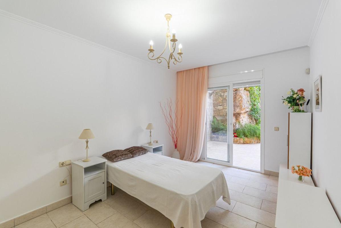 Venta de piso en Piso en Los Arqueros-Puerto del Almendro, Benahavís, Benahavís
photo 3