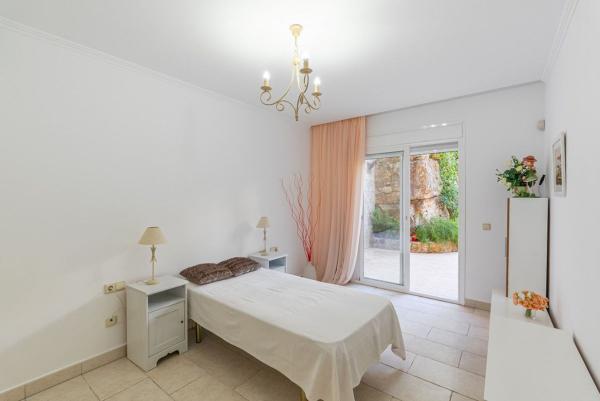 Venta de piso en Piso en Los Arqueros-Puerto del Almendro, Benahavís, Benahavís
thumbnail 3