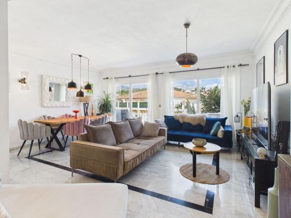 Chalet adosado en Calle Estebbuna, Zona Calvario, Estepona thumbnail 2