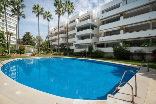 Sale of flat in Piso en Calle Incosol, Rio Real, Marbella, Marbella
thumbnail 2