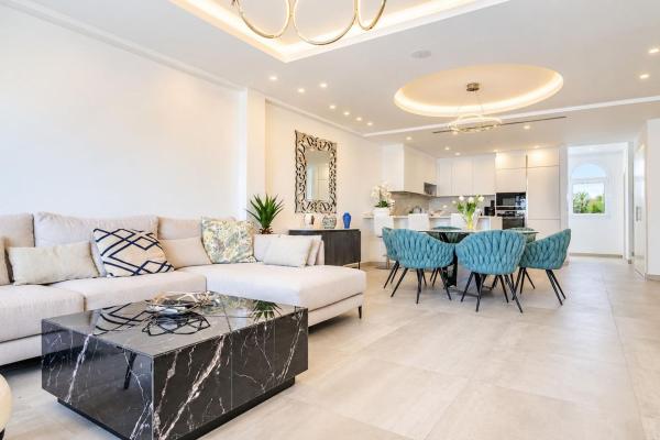 Venta de piso en Piso en Urbanizacion Nueva Andalucia Villa, 14, Puerto Banús, Marbella, Marbella
 photo 1