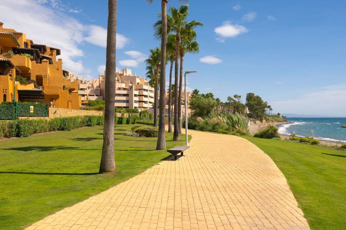 Sprzedaż mieszkania w Piso en Mare Nostrum, 40, Punta Plata, Estepona, Estepona
 photo 5