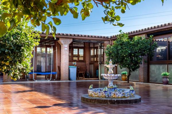 Casa o chalet independiente en Calle Cerraja, Puertosol - Santa Isabel, Málaga thumbnail 2