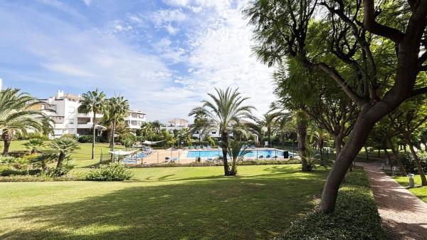 Sprzedaż mieszkania w Piso en Calle Lima, La Concha-Resina Golf, Estepona, Estepona
photo 1