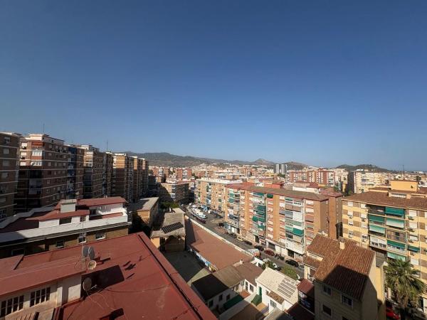 Продажа квартиры на Piso en Camino de Suárez, Victoria Eugenia, Málaga, Малага
thumbnail 3