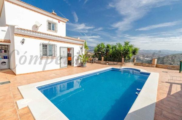 Rustic farm for sale in  Finca rústica en Arenas , Arenas photo 1