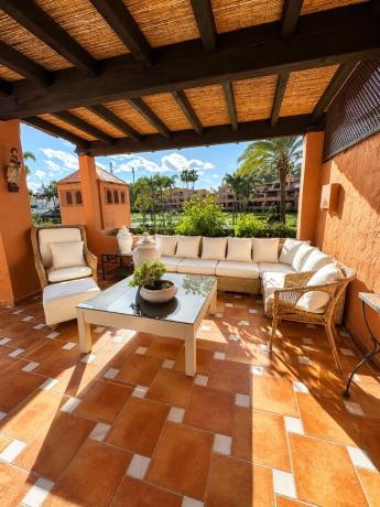 Дуплекс на продажу в Dúplex en Urbanización Alhambra del Golf, 5, Casasola, Estepona, Эстепона thumbnail 3