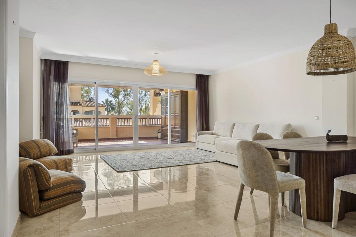 Sale of apartment in Piso en Calle Pico Alcazaba, Benatalaya, Estepona, Estepona
photo 2