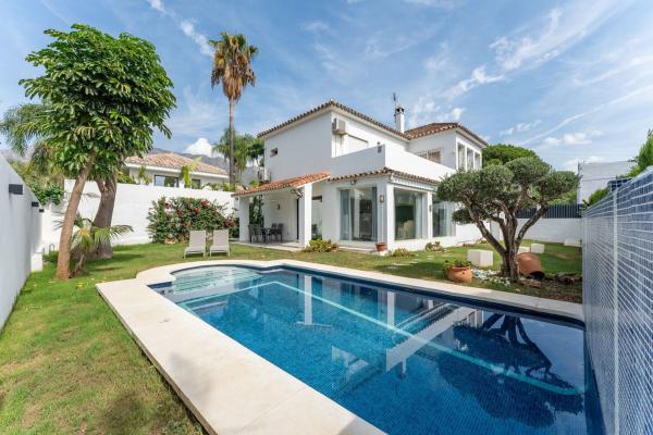 Casa o chalet independiente en Calle Benaojan, Sierra Blanca, Marbella photo 1