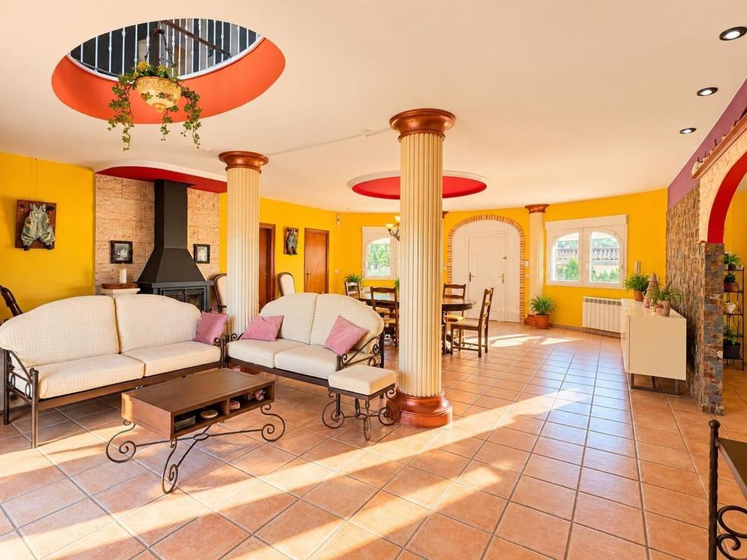 Properties for sale and rent in Spain photo 4