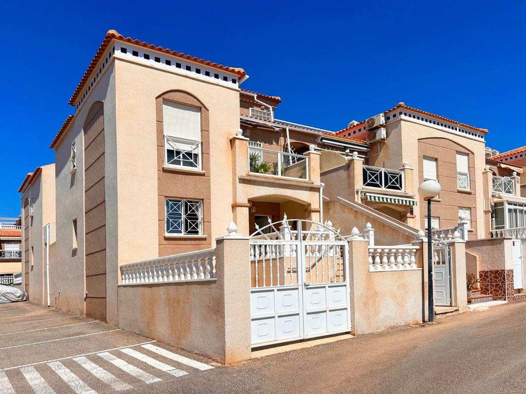 Venta de piso en Piso en Aguas Nuevas, Torrevieja, Torrevieja
 photo 2