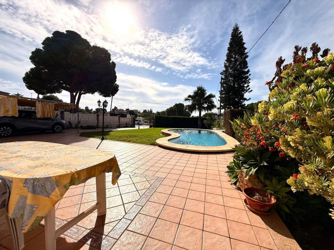 Properties for sale and rent in Spain photo 2