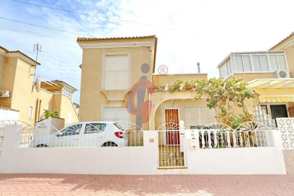 Chalet adosado en Calle París, 81, Urbanizaciones, Guardamar del Segura thumbnail 2