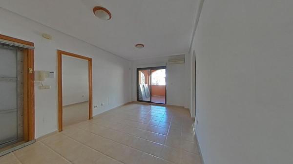 Sale of flat in Piso en Calle Poeta Rabindranath Tagore, Zona los Frutales, Torrevieja, Torrevieja
thumbnail 2