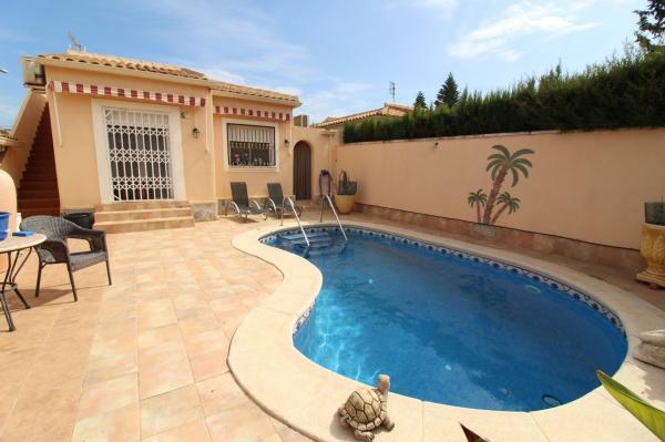 Casa o chalet independiente en Calle Breten s/n, La Siesta - El Salado - Torreta, Torrevieja photo 4