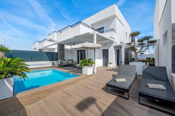 Casa o chalet independiente en Calle Melón, Desamparados-Hurchillo-Torremendo, Orihuela photo 1