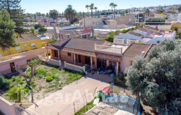 Casa o chalet independiente en Calle Salinas Bal, Los Balcones - Los Altos del Edén, Torrevieja thumbnail 3