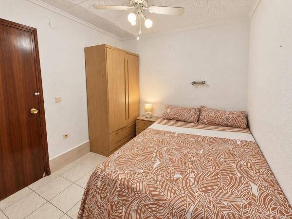 Chalet adosado en Calle Francisco Rivera-Paqui, 649, La Siesta - El Salado - Torreta, Torrevieja photo 2