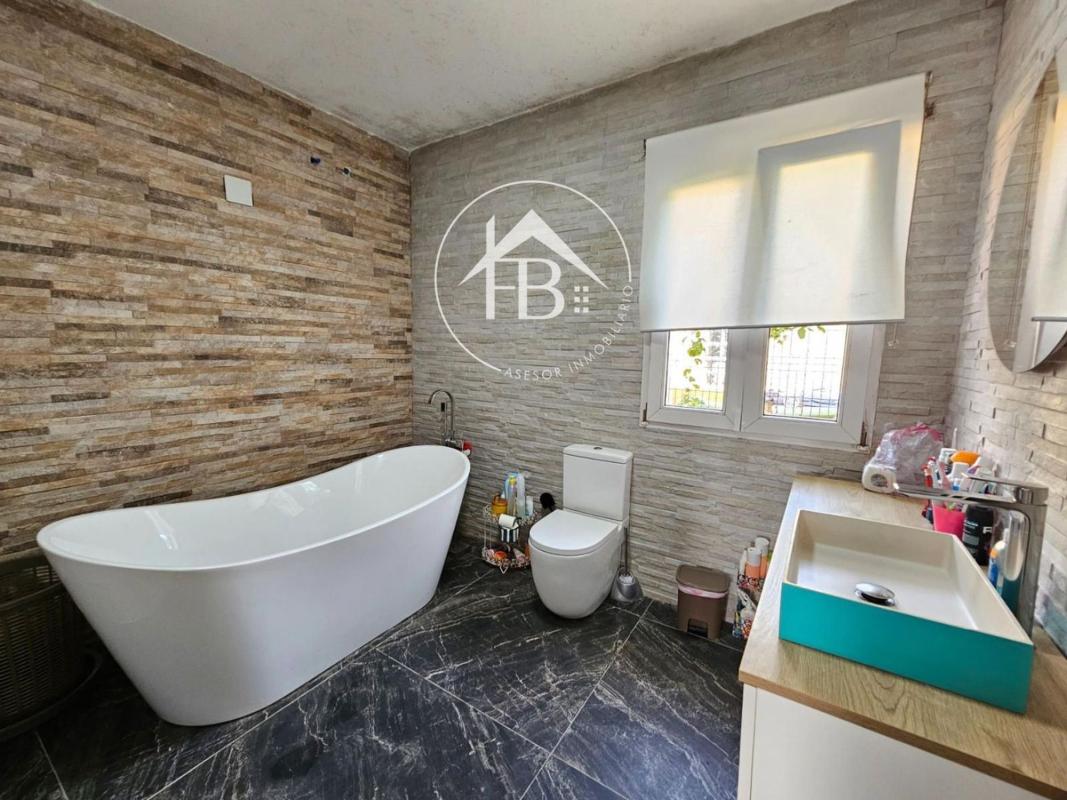 Sale of independent chalet in Casa o chalet en Pueblo Español - Coveta Fumá, El Campello, El Campello
photo 5
