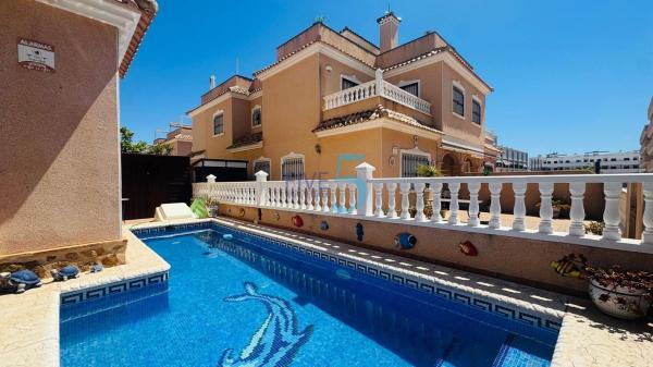 Частный шале на продаже в Casa o chalet en Villamartín, Orihuela, Ориуэла thumbnail 3