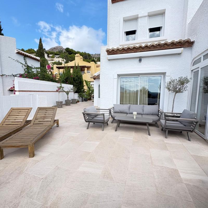 Properties for sale and rent in Spain photo 2