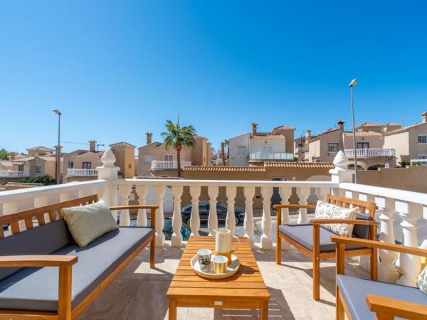 Частный шале на продаже в  Casa o chalet en Calle Peña Vieja, Las Filipinas, Orihuela, Ориуэла photo 3