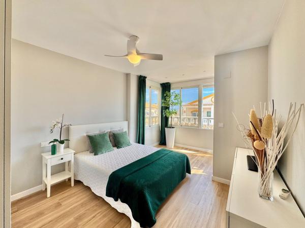 Chalet independiente en venta en Casa o chalet en Calle Trepadora, Los Balcones y los Altos, Orihuela, Orihuela
 photo 1
