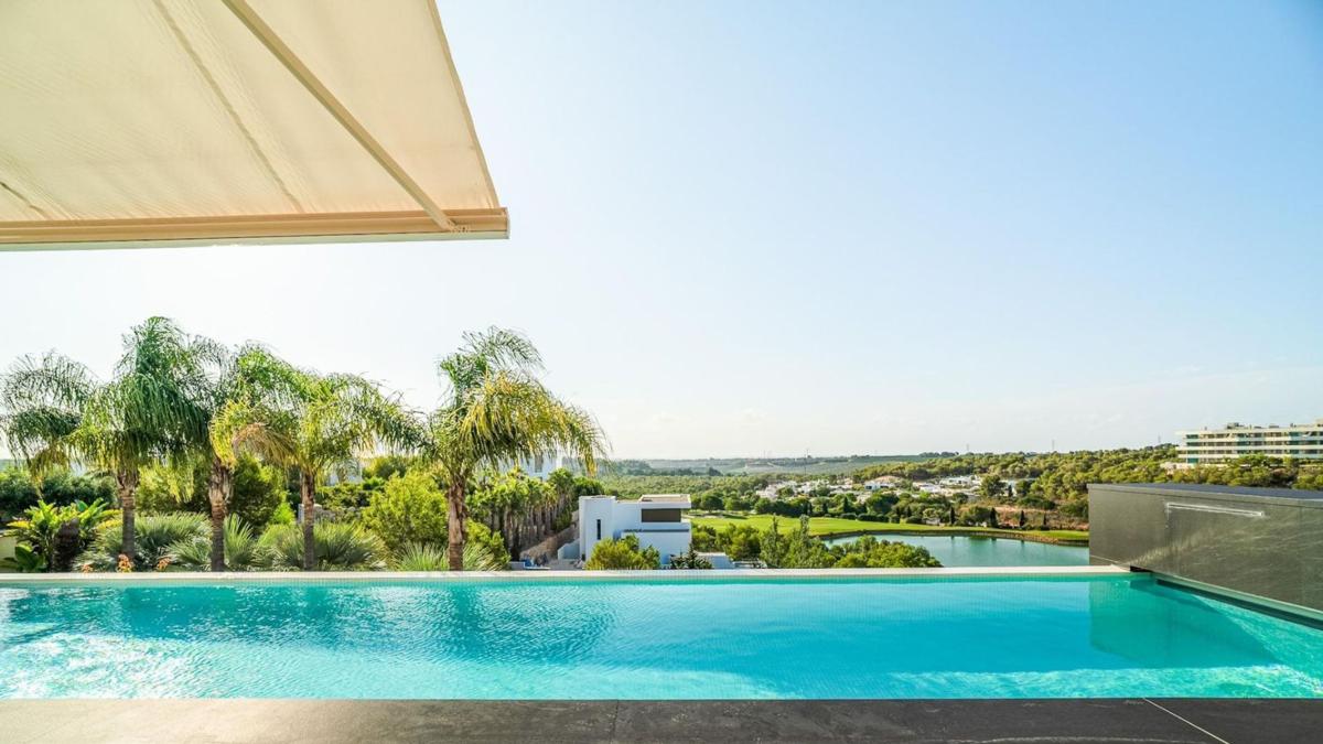 Venta de chalet independiente en Casa o chalet en Calle Bonalba, Las Colinas Golf, Orihuela, Orihuela
 photo 2