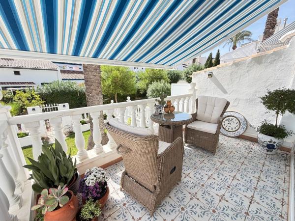 Chalet independiente en venta en Casa o chalet en Villamartín, Orihuela, Orihuela
 photo 3