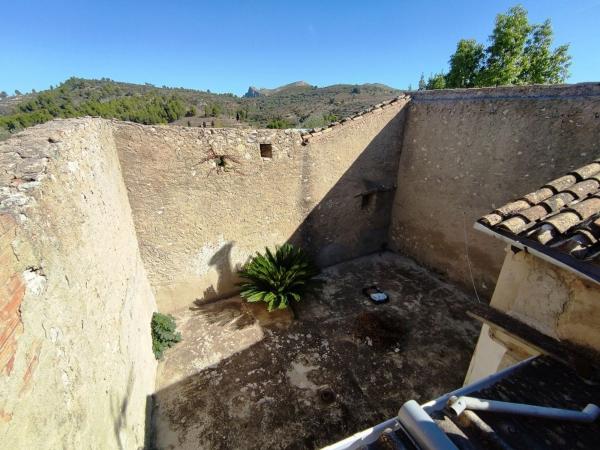 Casa de pueblo en Planes photo 1