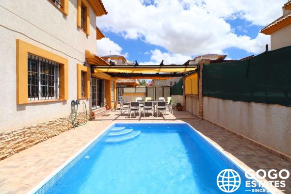 Chalet independiente en venta en Casa o chalet en Calle la Herrada, Los Montesinos, Los Montesinos
 photo 2