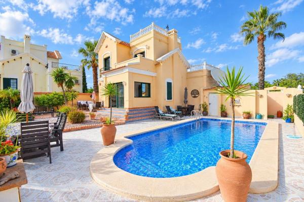 Chalet independiente en venta en Casa o chalet en Villamartín, Orihuela, Orihuela
 photo 1