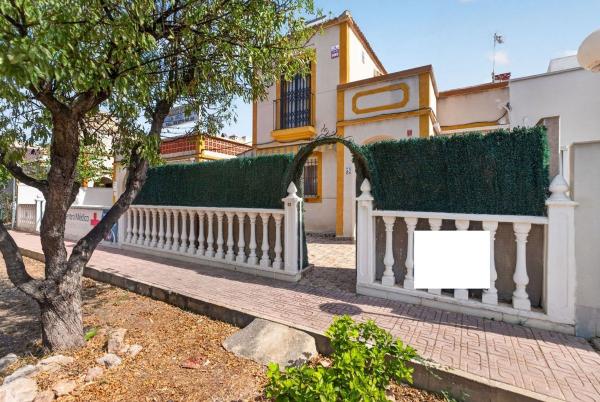 Chalet adosado en Calle Francisco Atienza Ferrandez, La Siesta - El Salado - Torreta, Torrevieja photo 1
