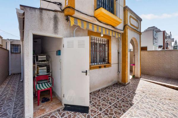 Chalet adosado en Calle Francisco Atienza Ferrandez, La Siesta - El Salado - Torreta, Torrevieja photo 3