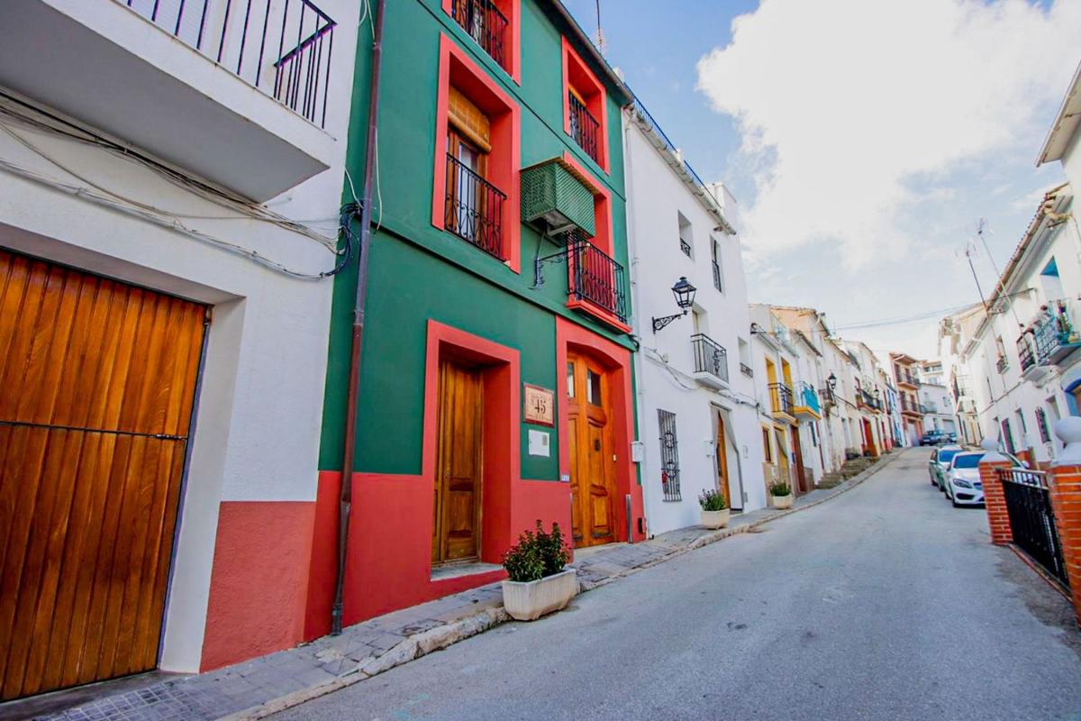 Propiedades en venta y alquiler en España photo 2