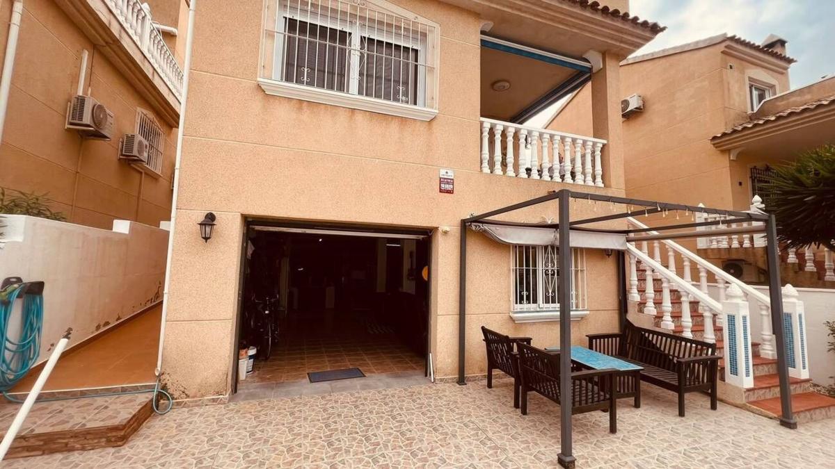 Продажа отдельного шале в  Casa o chalet en Calle Chile, 27, Las Filipinas, Orihuela, Ориуэла photo 2