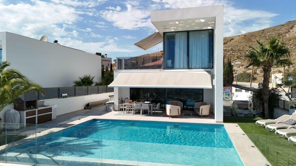 🏡✨ VILLA DE LUJO EN FINESTRAT – CALIDAD, CONFORT Y VISTAS DESPEJADAS ✨ photo 1