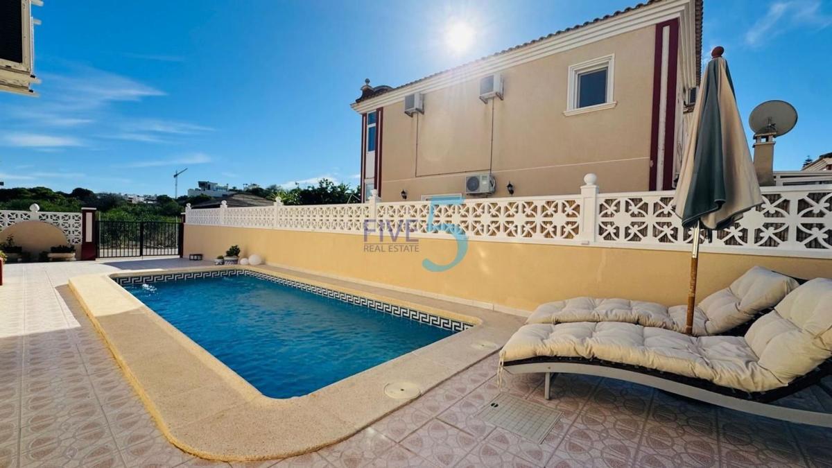 Venta de chalet independiente en Casa o chalet en Dehesa de Campoamor, Orihuela, Orihuela
 photo 3