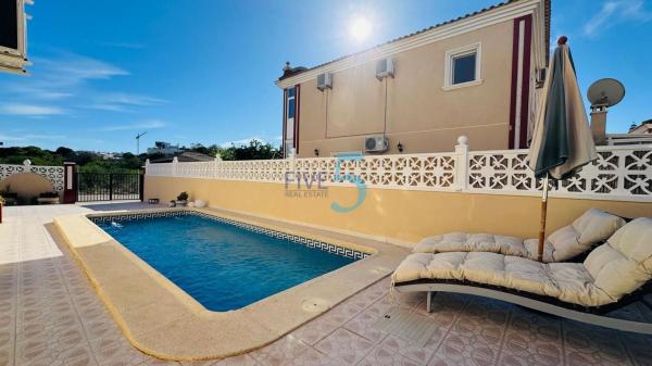 Chalet independiente en venta en Casa o chalet en Dehesa de Campoamor, Orihuela, Orihuela
thumbnail 3